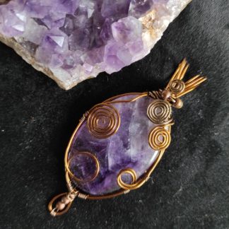 Collier en Améthyste et fil de cuivre - 9,5 x 4 cm