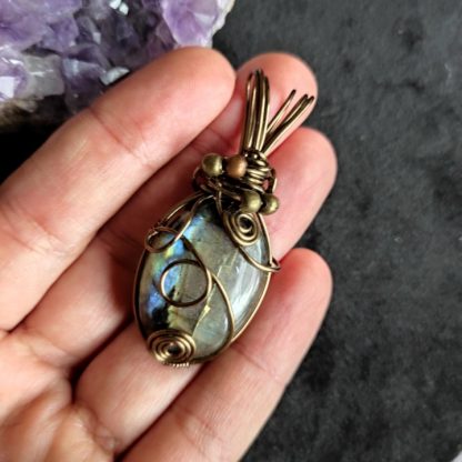Collier en Labradorite, fil et perles de cuivre - 6 x 2,5 cm – Image 2