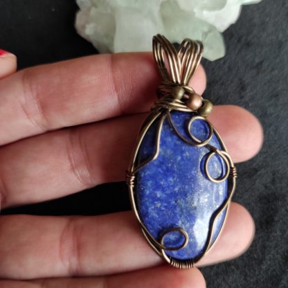 Collier en Lapis Lazuli, fil et perles de cuivre - 6 x 3 cm – Image 2