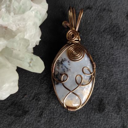 Collier en Agate dendritique , fil et perles de cuivre - 6 x 2,5 cm