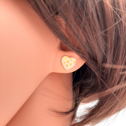 Clous d'oreilles cœur pois dorés – Image 3