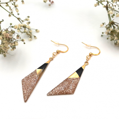 Boucles d'oreilles triangle asymétriques rose gold – Image 2