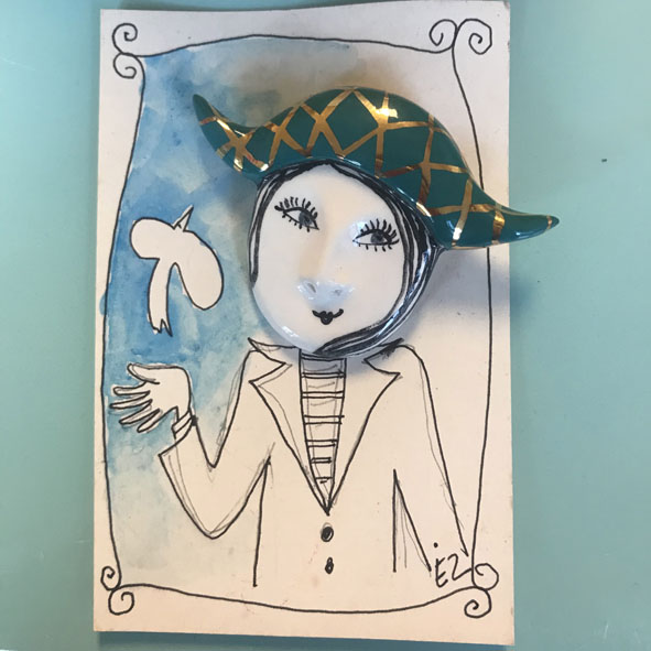 Gardienne au chapeau vert