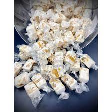 Papillotes de nougat tendre aux amandes